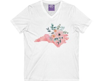 Camiseta unisex de manga corta con cuello en V y flores de acuarela del estado de Carolina del Norte