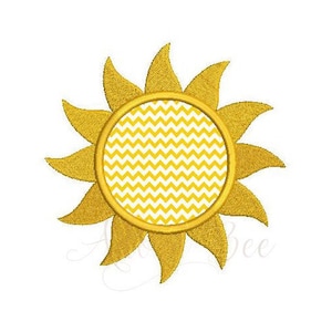 Może przedstawiać: Żółte słońce z wzorem w chevron w środku. Słońce ma 12 promieni.
