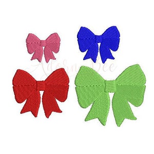 Puede incluir: Cuatro lazos bordados en diferentes tamaños y colores: rojo, rosa, azul y verde.