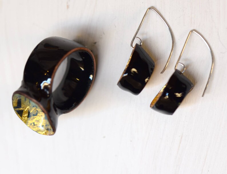 Anillo Negro Cáliz Oro y Esmalte Ópalo | Etsy