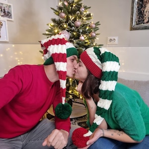 Gestrickte Weihnachtselfe Mütze: Zipfelmütze mit Bommel