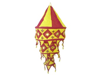 Lanterne en tissu de coton jaune bordeaux avec patchwork de sequins brodés représentant Odisha en Inde de l'Est, abat-jour suspendu, décoration de mariage ethnique