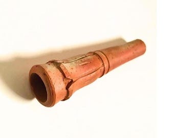 Chillum en argile en forme de lotus inversé, pipe à fumer himalayenne artisanale sans pierre filtrante, originaire d'Uttarakhand, en Inde.