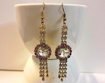 Brincos lustre de cristal rosa de 8,5 cm, joias marcantes em metal dourado, brincos pendentes leves e urbanos para presente.