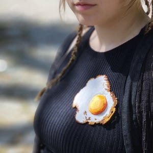 Brooch beadwork, jewellery &quot;Fried egg&quot;