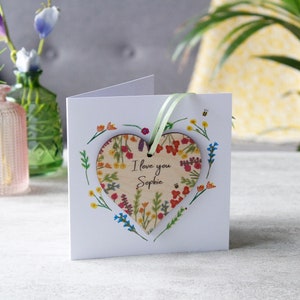 Tarjeta personalizada de San Valentín y corazón de madera - Tarjeta y regalo en uno - Buzón de regalo - Feliz día de San Valentín - Tarjeta de naturaleza de jardinería