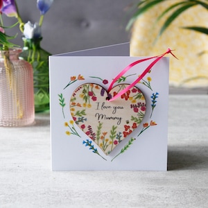 Biglietto personalizzato per la festa della mamma e cuore di legno - Carta e regalo in uno - Regalo cassetta delle lettere - Buona festa della mamma - Giardinaggio Nature Card