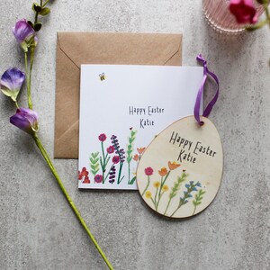 Decoración y tarjeta de madera floral personalizada de Pascua - Decoración de Pascua feliz - Pascua para niños adultos - Regalo de Pascua alternativo de chocolate
