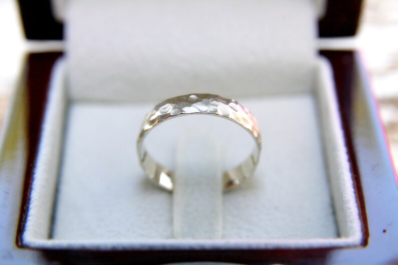 Wedding band-Gold wedding ring-Textured ring-Hammered ring-Unisex ring-Natural white gold-Statement ring
