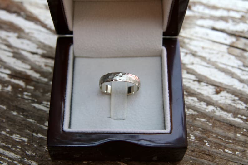 Wedding band-Gold wedding ring-Textured ring-Hammered ring-Unisex ring-Natural white gold-Statement ring