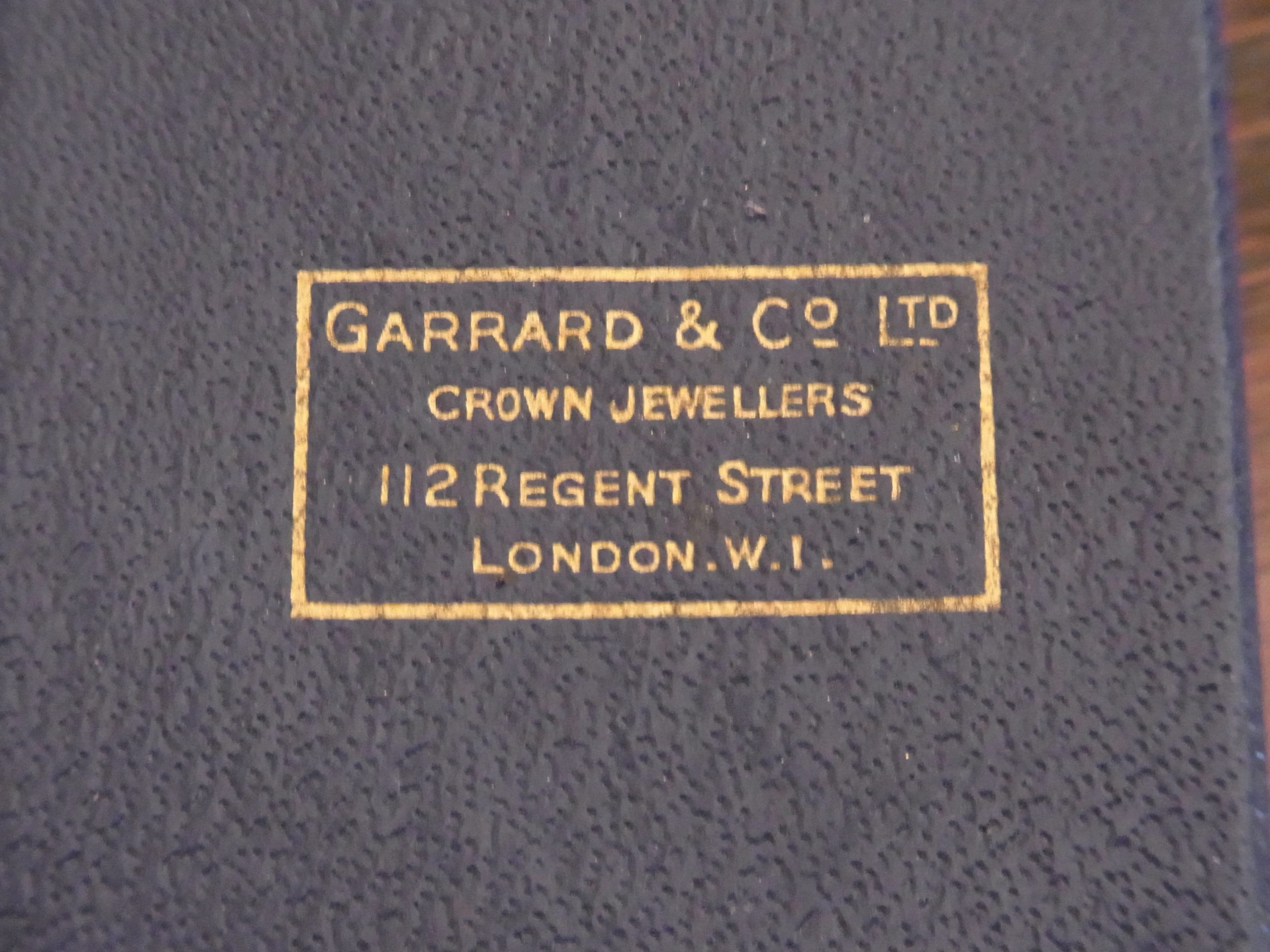 Gift box Crown Jewellers Vintage Jewellery or Medal Box circa 1930s or 1940s Garrard of London Presentation Box Antique Jeweler's Box Gift box Crown Jewellers Vintage Jewellery or Medal Box circa 1930s or 1940s Garrard of London Presentation Box Antique Jeweler's Box