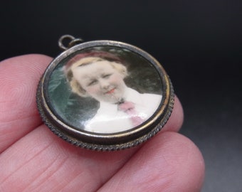 Antique silver plated Photo Locket Pendant. sweetheart locket, mourning, keepsake, locket jewellery 1940s/50s