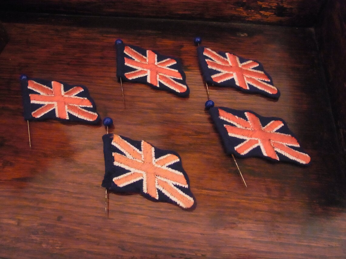 Vintage Coronation Pin or Badge Circa 1950s Queen Elizabeth II Etsy UK