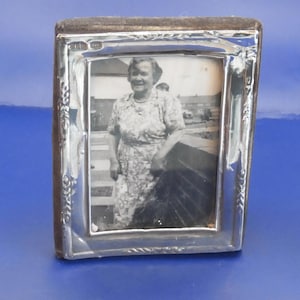 Antique Edwardian styled Sterling Silver photo frame London 1984. Elegant  Photo display. Table picture holder