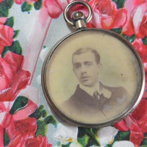 Antique Edwardian era gold plated Photograph Mourning Pendant Edwardian Gentleman  Sweetheart pin 1910s. Sentimental jewellery. Remembrance
