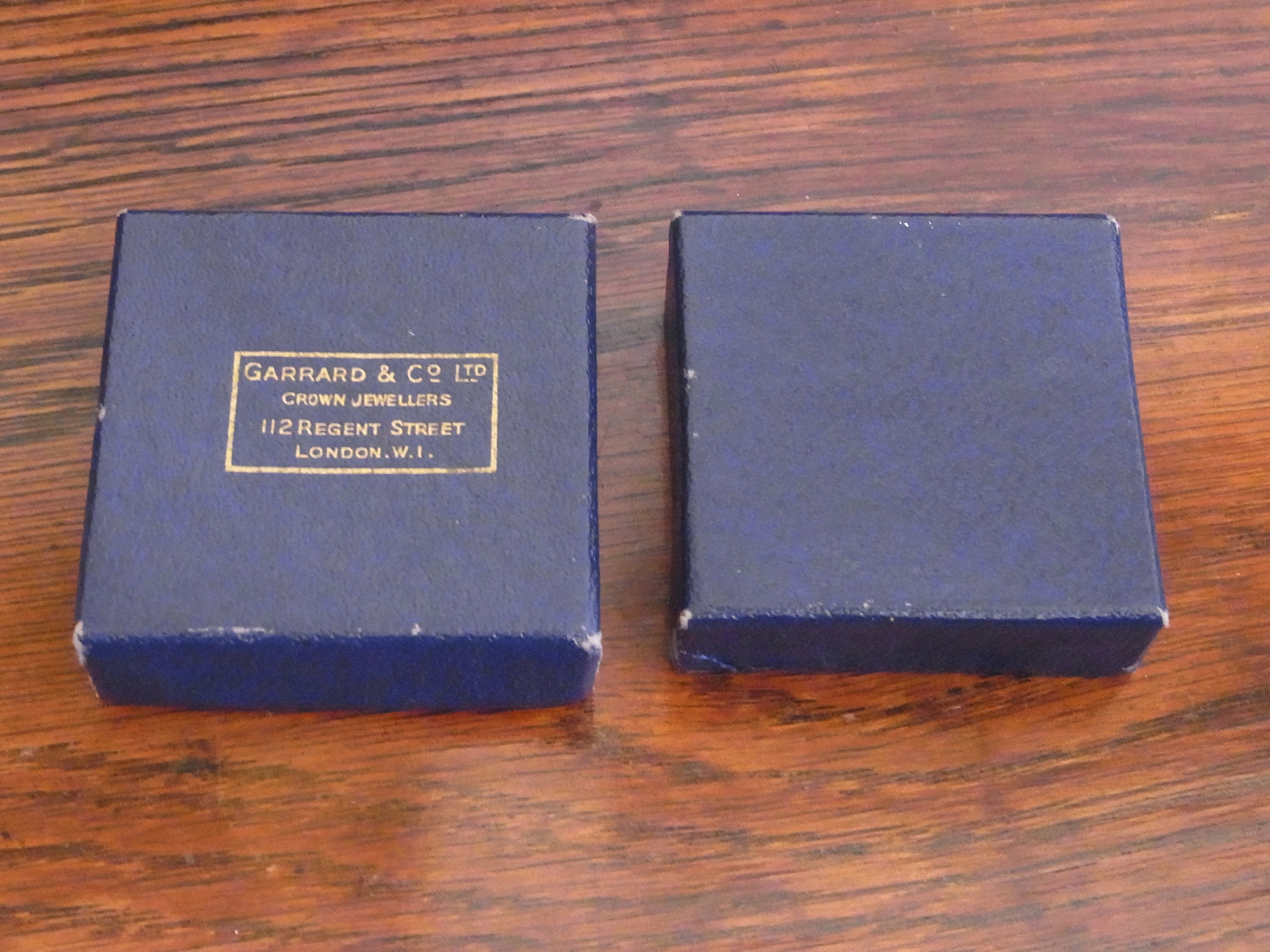 Gift box Crown Jewellers Vintage Jewellery or Medal Box circa 1930s or 1940s Garrard of London Presentation Box Antique Jeweler's Box Gift box Crown Jewellers Vintage Jewellery or Medal Box circa 1930s or 1940s Garrard of London Presentation Box Antique Jeweler's Box