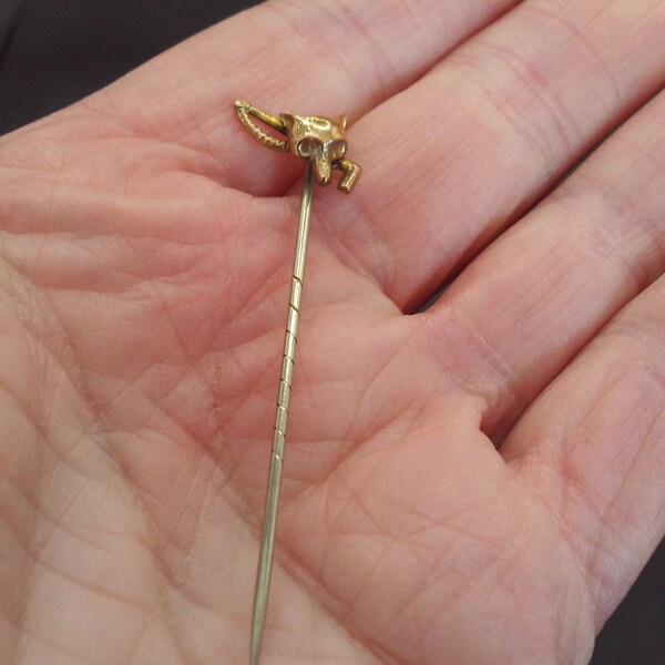 Antique 9ct gold Fox Head and riding Crop tie pin. Animal cravat pin. bridegroom, tie pin collectible. Antique hunting jewellery