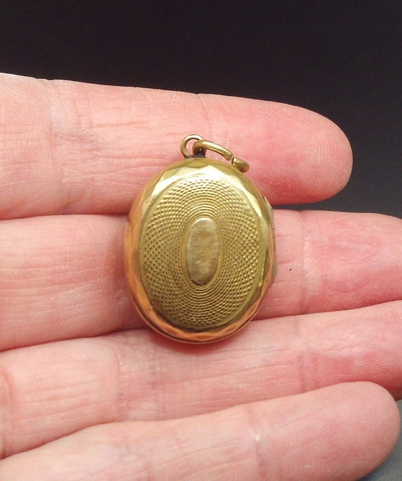 Antique English Victorian mourning pendant, gold … - image 4