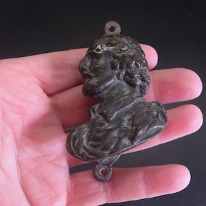 Vintage metal Shakespeare door knocker, playwright, Shakespeare door furniture, English Baird, door ornament 1930s, William Shakespeare