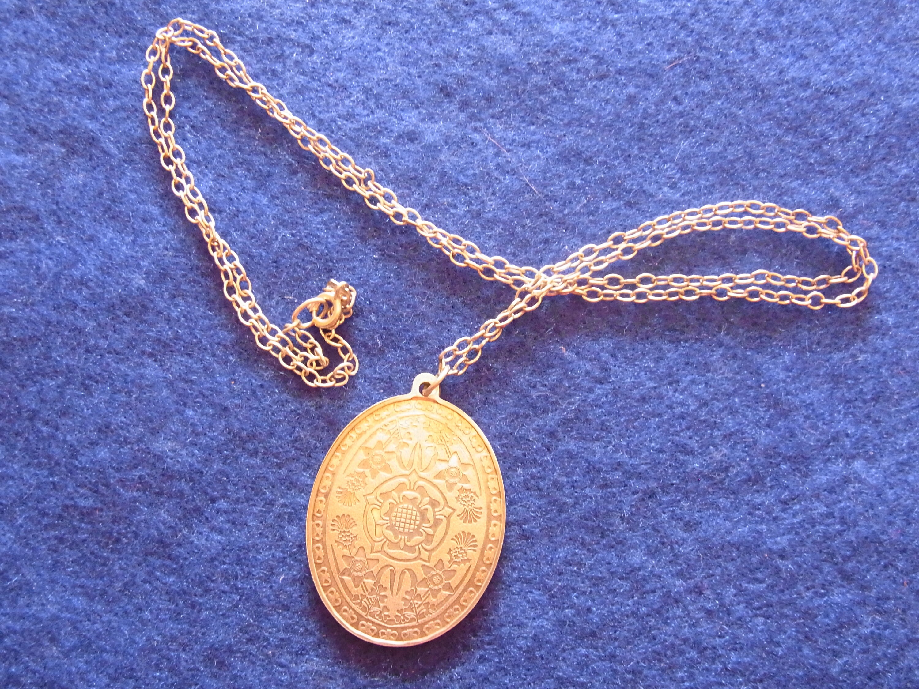 Vintage Queen Elizabeth 1977 Silver 