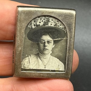 Antique Victorian Edwardian Sterling Silver easel tiny Photo frame, 1900/ 1900s. photograph holder. Photo display.