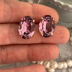 Pendiente de botón de cristal ovalado malva, pendiente de cristal rosa, pendiente ovalado de cristal australiano, pendiente grande de cristal solitario con una sola piedra, rubor y oro rosa.