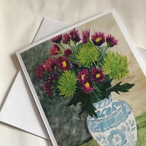Carte avec impression couleur de ma peinture « Asters and Spider Mums ».  Il s’agit d’une carte de notes vierge de 5 " x 6,5 " toutes occasions avec enveloppe.