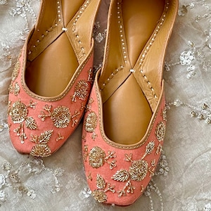 Peach Juttis Punjabi Jooti Women Shoes Khussa Embroidered pumps Bridal Shoes