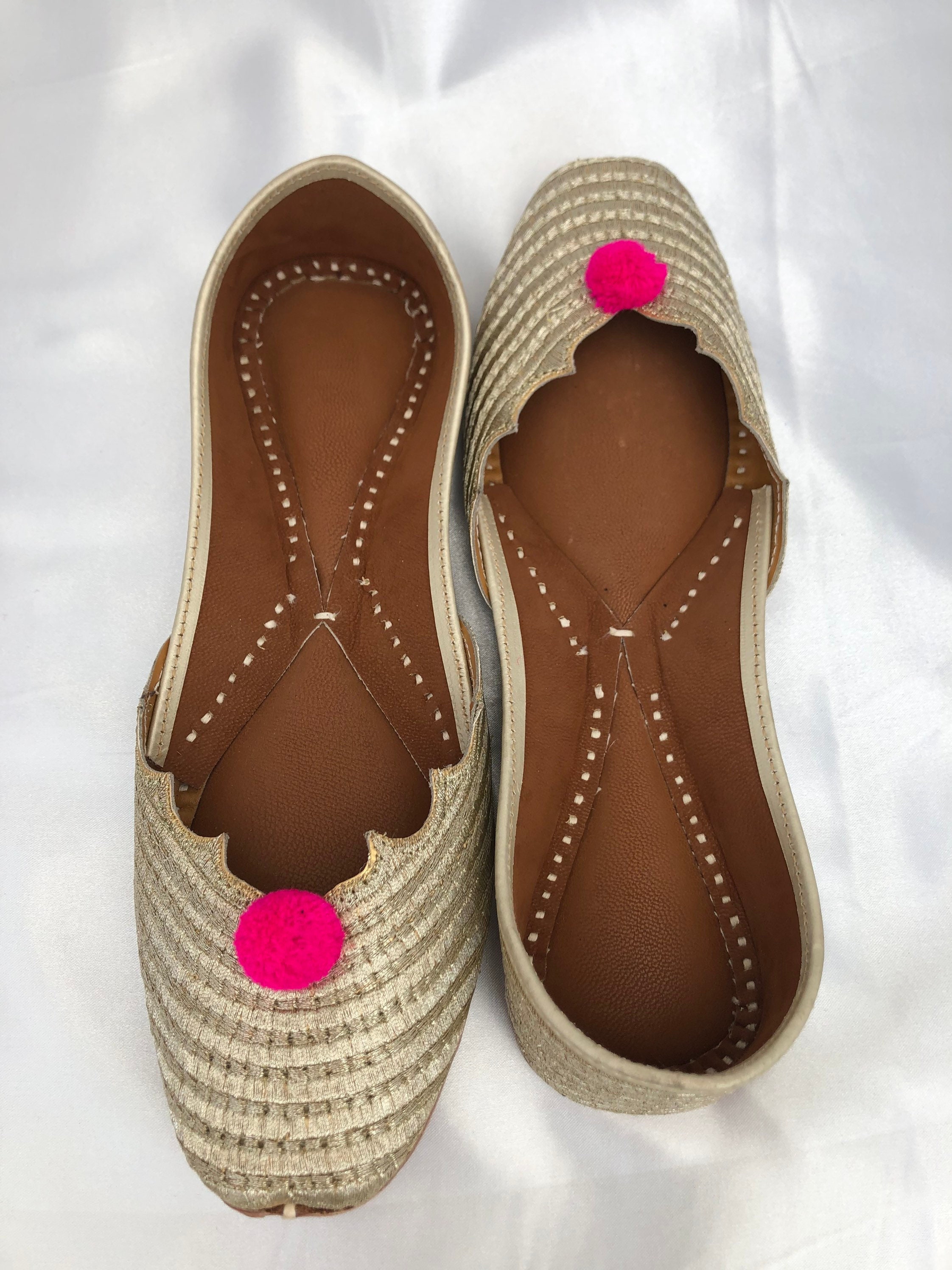 Pom pom punjabi jutti sale