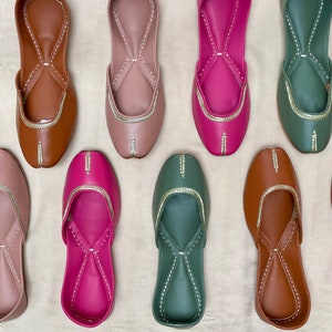 Leatherette Juttis Punjabi Jooti Women Shoes Khussa Embroidered pumps Bridal Shoes Various colours