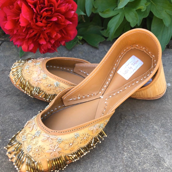 Women Punjabi Juttis Jootis Pakistani Khussa Mojaris available in Various Sizes *Price Reduced *