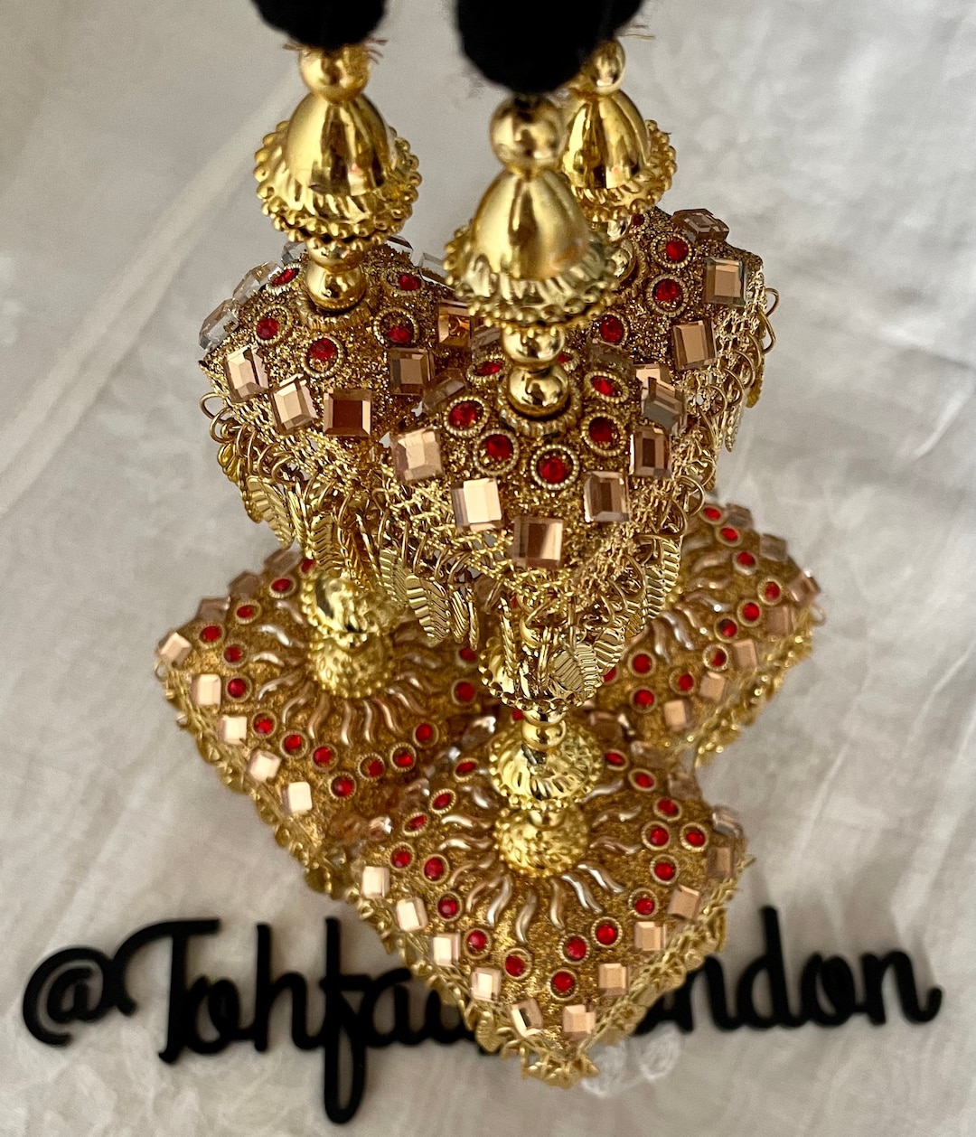 Trenza Punjabi Parandi: Kaleera Latkan dorada con pedrería Kundan - Etsy  México, image size:1080x1258