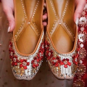 Bridal Red Juttis Punjabi Jooti Women Shoes Khussa Embroidered pumps Bridal Shoes