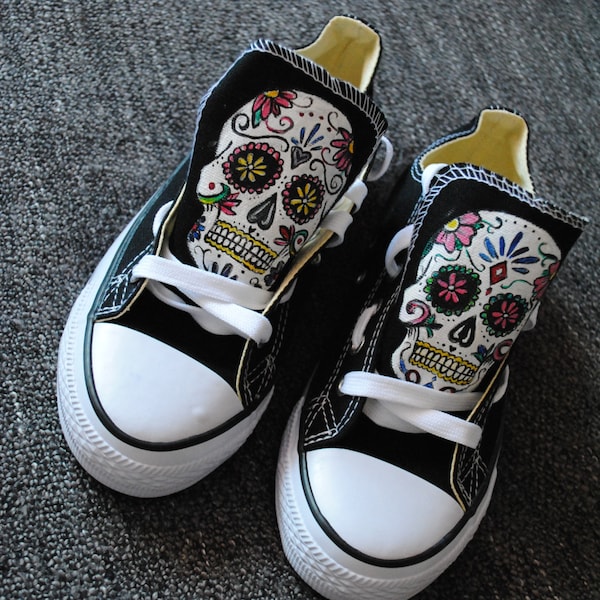 Chaussures Sugar Skull personnalisées, baskets tête de mort peintes à la main, chaussures Santa Muerte