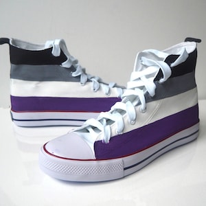 Tênis com Bandeira do Orgulho Assexual Pintados à Mão: Sapatos LGBTQIA+ Personalizados
