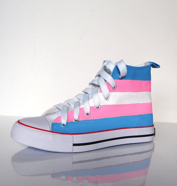 Scarpe Transgender Pride dipinte a mano: Sneakers con bandiera LGBTQ+  dipinte a mano - Etsy Italia
