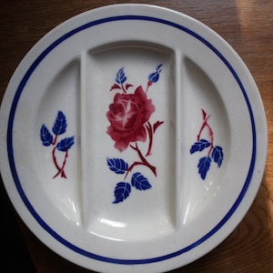 set of 3 french vintage asparagus plates from Lunéville , 50's , very nice condition ,  "Chantal" modèle