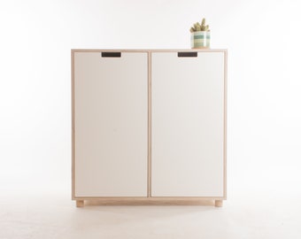 Credenza alta Oslo // Armadietto / Credenza / Armadietto - Piedini in frassino / Zoccolo / Ruote - Compensato di betulla - Personalizza design + materiali