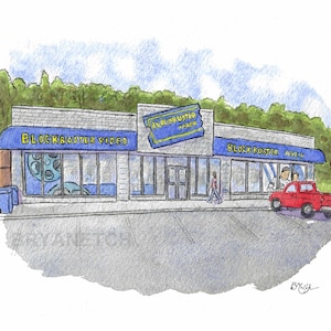 Puede incluir: Ilustración en acuarela de una tienda Blockbuster Video con toldos y señalización azules. Una camioneta roja está estacionada enfrente. Una persona camina hacia la entrada. Las ventanas de la tienda muestran gráficos temáticos de películas. El cielo es azul con algunas nubes.