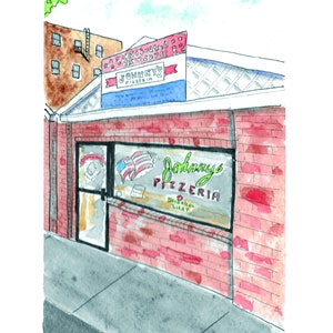 Puede incluir: Una pintura de acuarela de un edificio de ladrillo con un letrero que dice "Celebrating 75 Years! Johnny's Pizzeria". El edificio tiene una gran ventana con un letrero que dice "Johnny's Pizzeria" y una bandera estadounidense en la ventana. El edificio está pintado en tonos de rojo, marrón y gris.