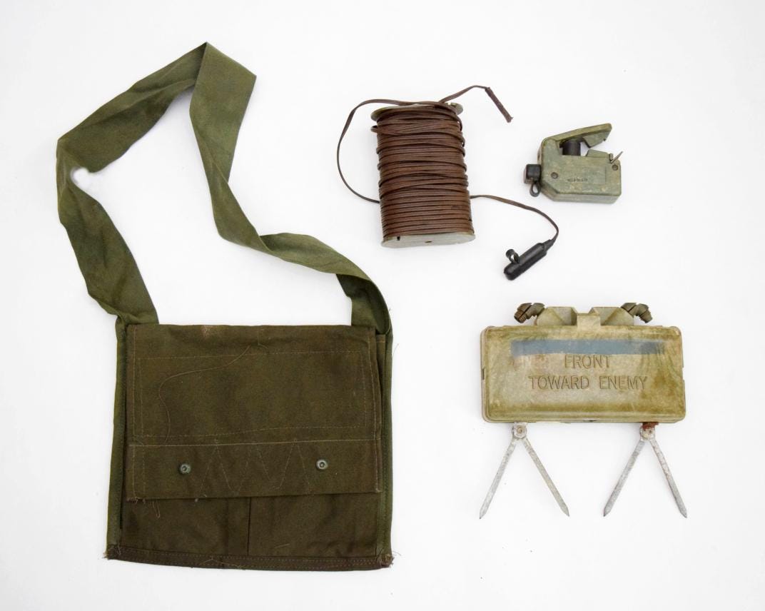 ＷＷ2 米軍　未使用　キャリングケース 説明書　グレネードランチャーサイト　実物 Genuine Vintage Military Practice Claymore Mine With Carrying Bag