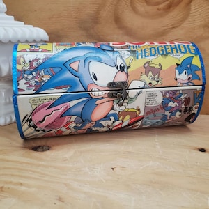Sonic the Hedgehog comic clutch purse.