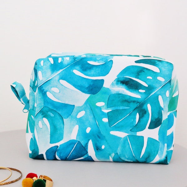 Personalized makeup bag with monstera leaf print / tropical toiletry bag / waterproof cosmetic bag / bridesmaid beach gifts