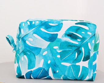 Personalized makeup bag with monstera leaf print / tropical toiletry bag / waterproof cosmetic bag / bridesmaid beach gifts