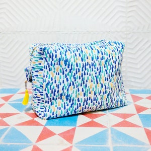 Dropitas large toiletry bag personalized with water-resistant lining / custom makeup bag in colorful watercolor pattern