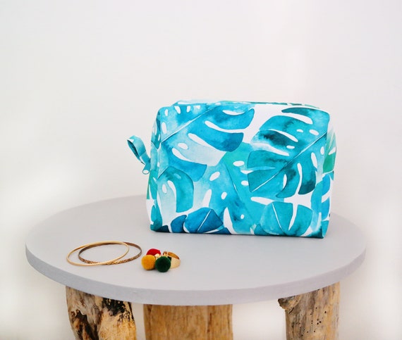 Personalized makeup bag with monstera leaf print / tropical toiletry bag / waterproof cosmetic bag / bridesmaid beach gifts