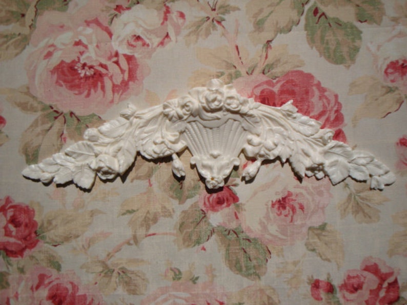 Shabby and Chic Roses /& Leaves Center Large Furniture Appliques Architectural Pediment