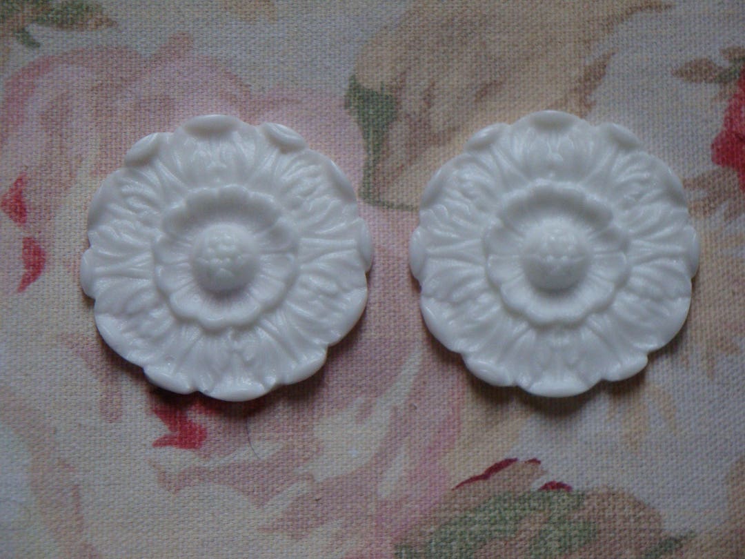Shabby Chic Resin Furniture Applique! Vintage Acanthus and Dots Corbel