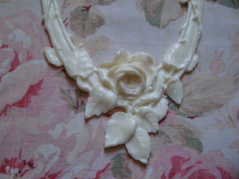 New FLEXIBLE Lg Oval Climbing Rose /& Leaf Center Architectural Furniture Applique Pediment