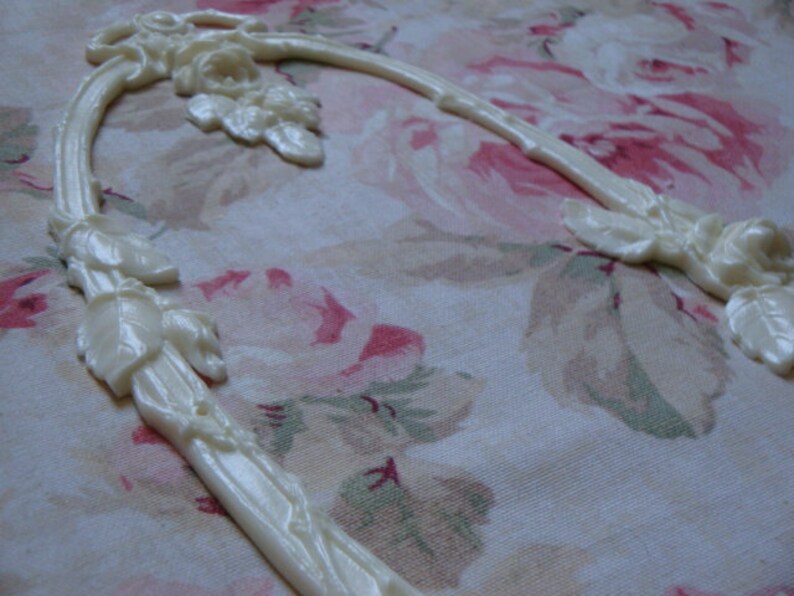 New FLEXIBLE Lg Oval Climbing Rose /& Leaf Center Architectural Furniture Applique Pediment
